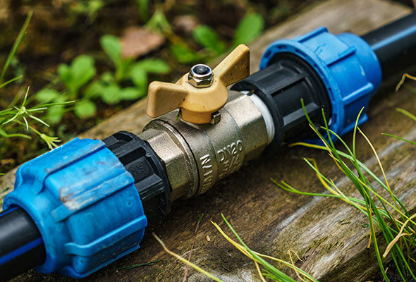 water-pipe-valve Schimmelbeseitigung in Heilbronn – Feuchtigkeitsquellen an Leitungen erkennen und entfernen